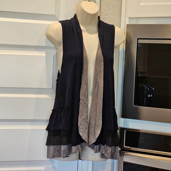 Allen B. By Allen Schwartz Tops - Allen B Navy And Gray Open-Front Vest With Ruffle Back Size L
